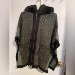 Steve Madden OSFO Zipper Hooded Poncho with tacked sleeves
